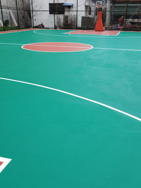 陵水 球场长期使用易出现地面开裂
